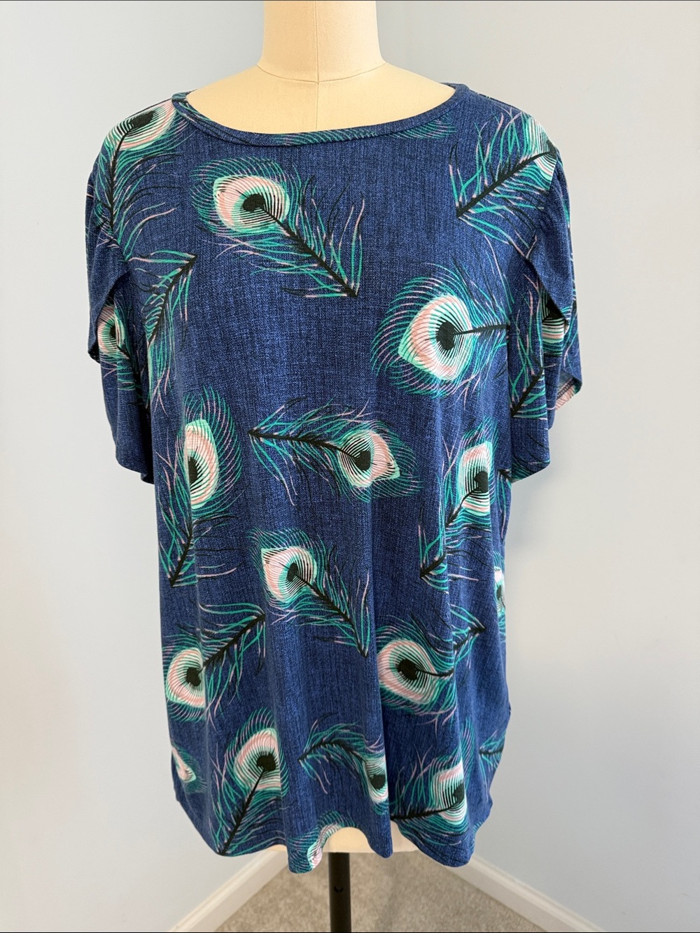 LuLaRoe Navy Peacock Feather Short Sleeve Top SZXL.